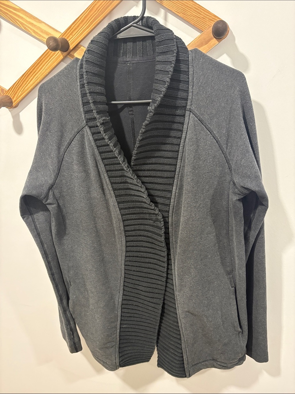 Lululemon Bliss Break Wrap in a Heathered Black/Black colorway.
